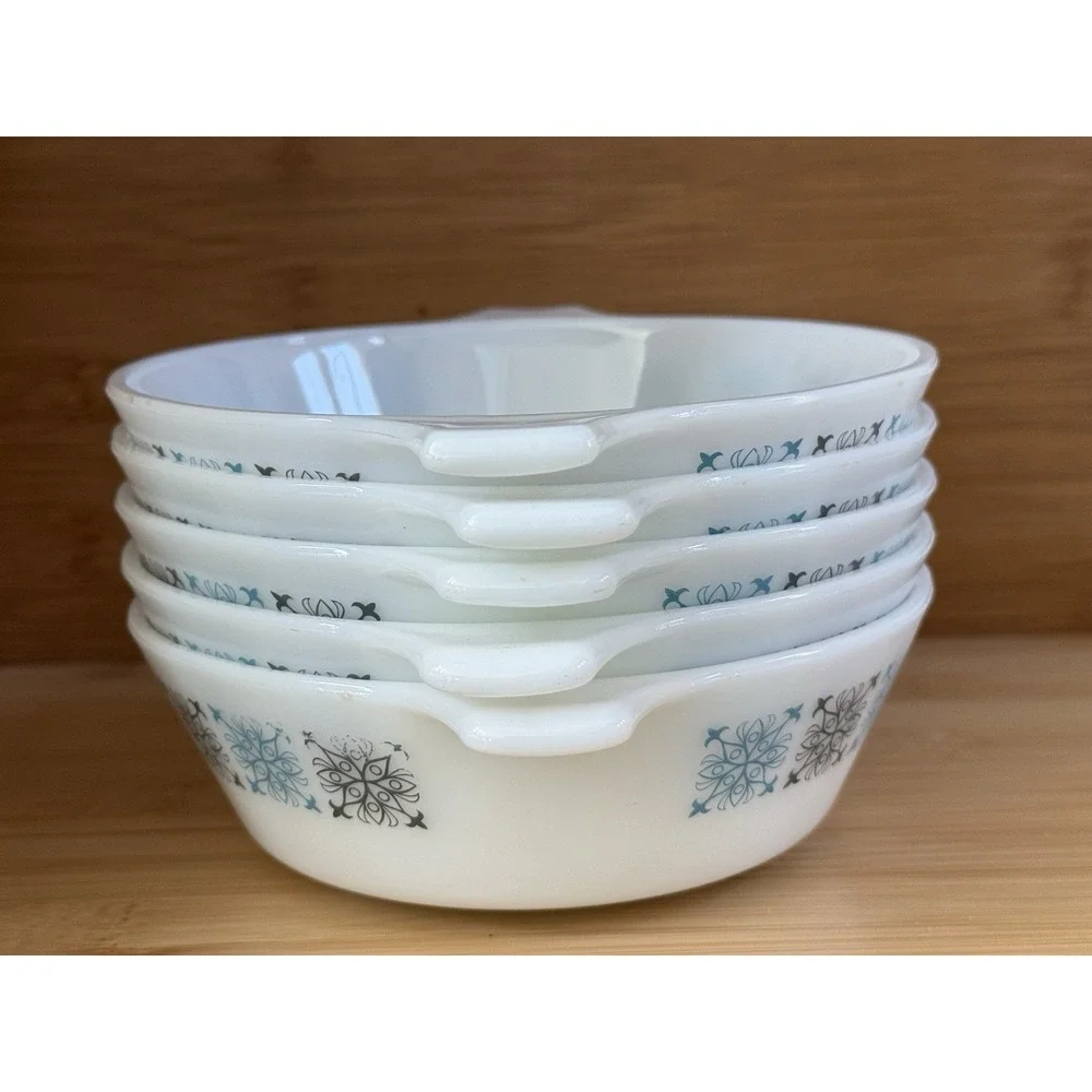 Vintage JAJ Pyrex Small 6